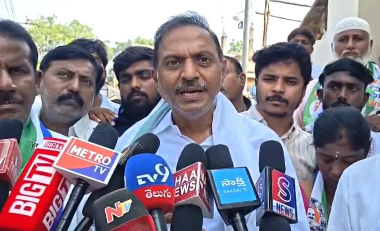 చంద్రబాబు సర్కార్‌ అధికార దుర్వినియోగం: ఎస్వీ సతీష్‌రెడ్డి