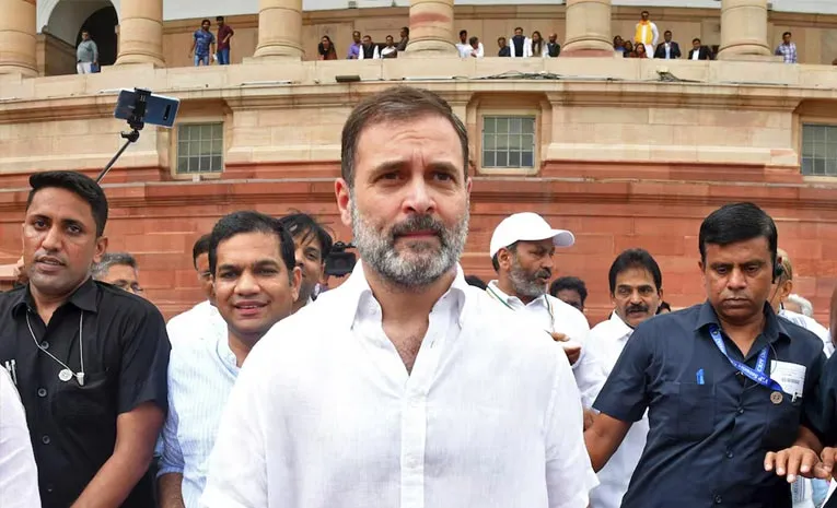 Rahul Gandhi calls for Delhi march on 1st1