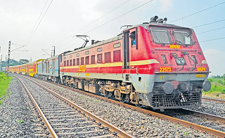 రైళ్ల రాకపోకలపై తుపాను ప్రభావం