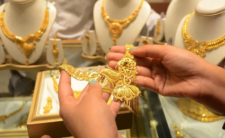 Hyderabad Woman Gold Incident