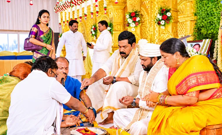 mla kr nagaraju becomes wedding elder for late friend son
