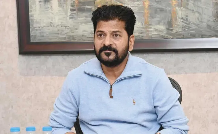 ఆస్పత్రులు పూర్తయ్యేలోపే సిబ్బంది సిద్ధంగా ఉండాలి