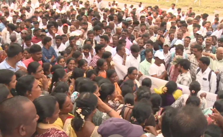 Tension in Vijayawada as Field Assistants Stage Massive Protest Updates