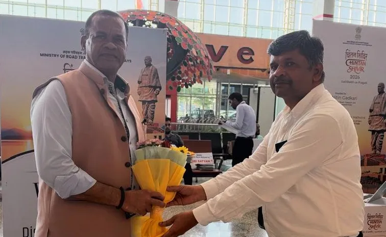 Komatireddy Venkat Reddy Praises Nitin Gadkari Telangana Road Development