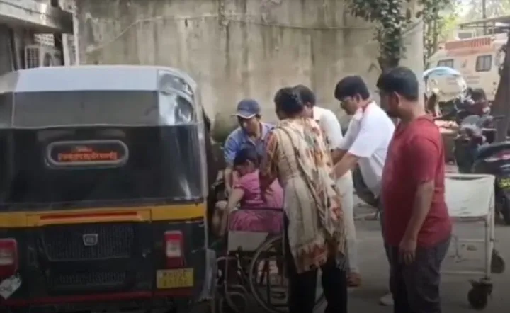 Maharashtra woman gives birth in auto
