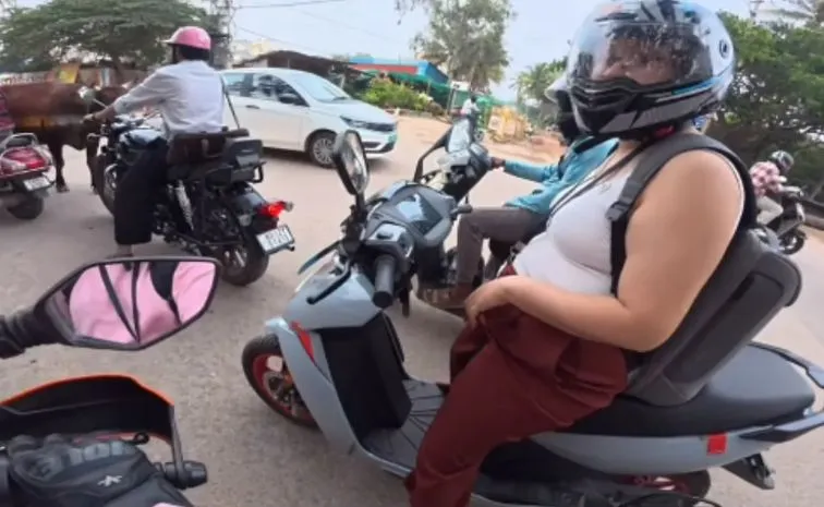 Bengaluru Woman Helmet Camera Frightening Encounter