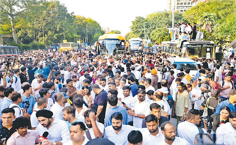 INDIA Bloc MPs Mount Protest At Jantar Mantar, Demand CEC resignation