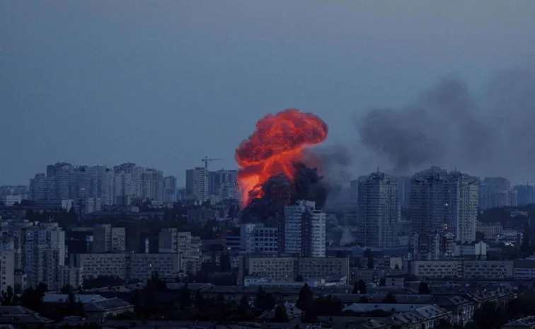 Russian strikes on Ukrainian cities kill at least 24 in a major attack