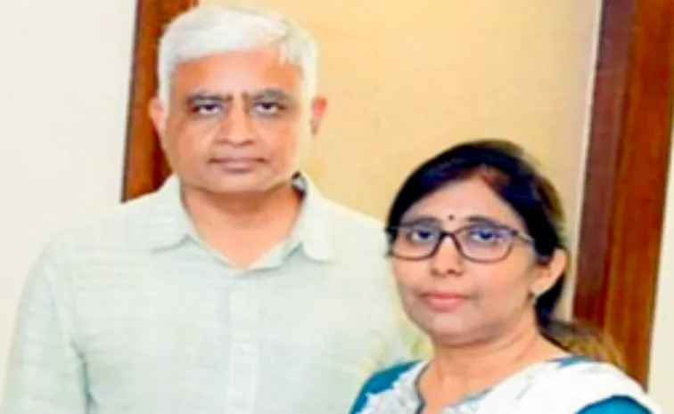 Sunitha and her husband meet CM Chandrababu