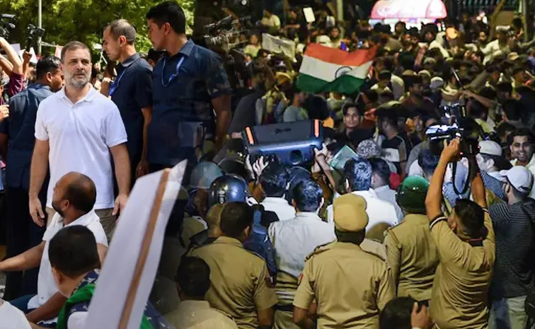 Opposition MPs Protest In Delhi Against CEC Gyanesh Kumar Resignation
