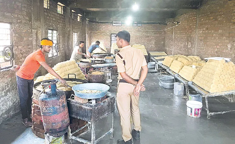 Hyderabad: TG SAFE inspects 12 pheni khara units, suspends 5 licences