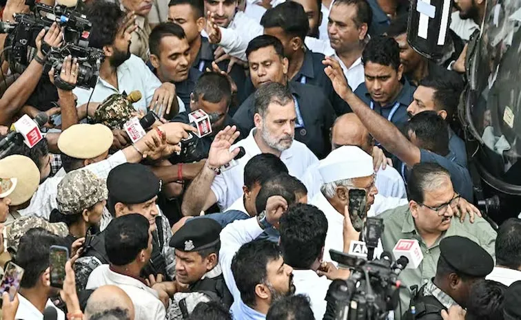 Harassment of female police personnel during the protest led by Rahul Gandhi