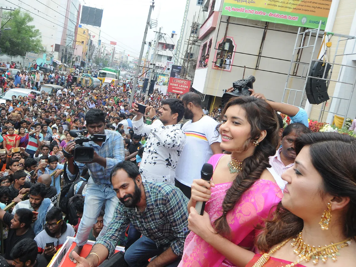 CMR Shopping Mall Inauguration in Tirupathi By Mehreen Pirzada & Rashi Khanna photo Gallery - Sakshi