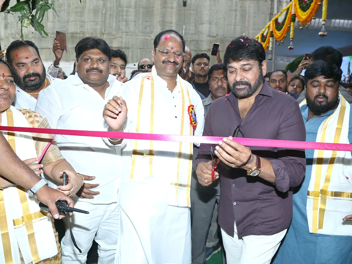 Megastar Chiranjeevi At House Warming Ceremony in Chitrapuri Colony - Sakshi