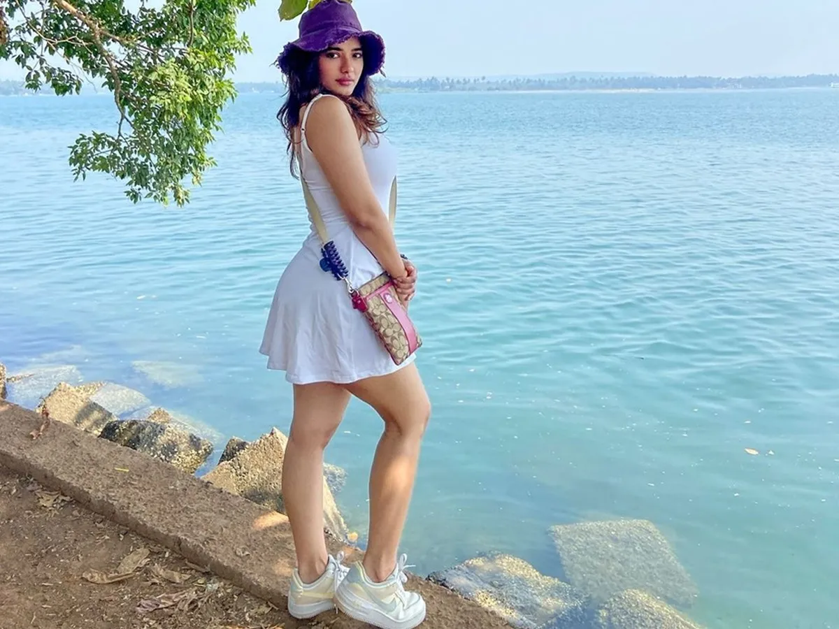 Actress Ketika Sharma Enjoying Her Vacation, Photos Goes Viral