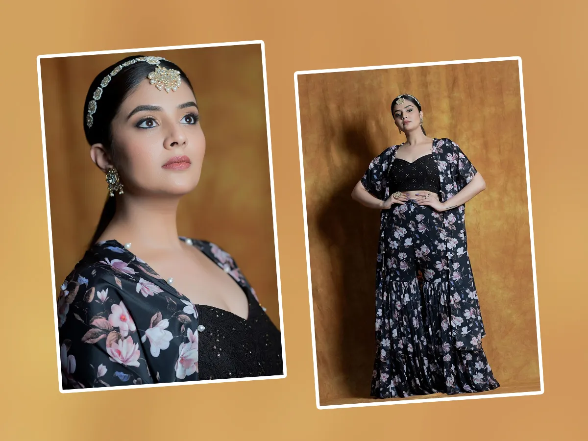 Anchor Sreemukhi Stunning Photos In Navy Blue Dress