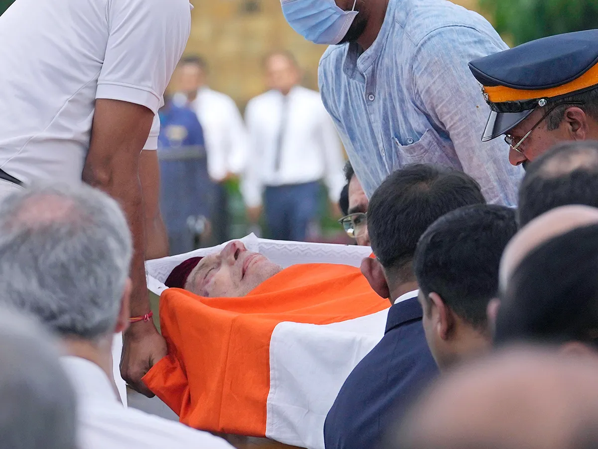 Tata Group Chairman Ratan Tata being taken to NCPA lawns for public viewing