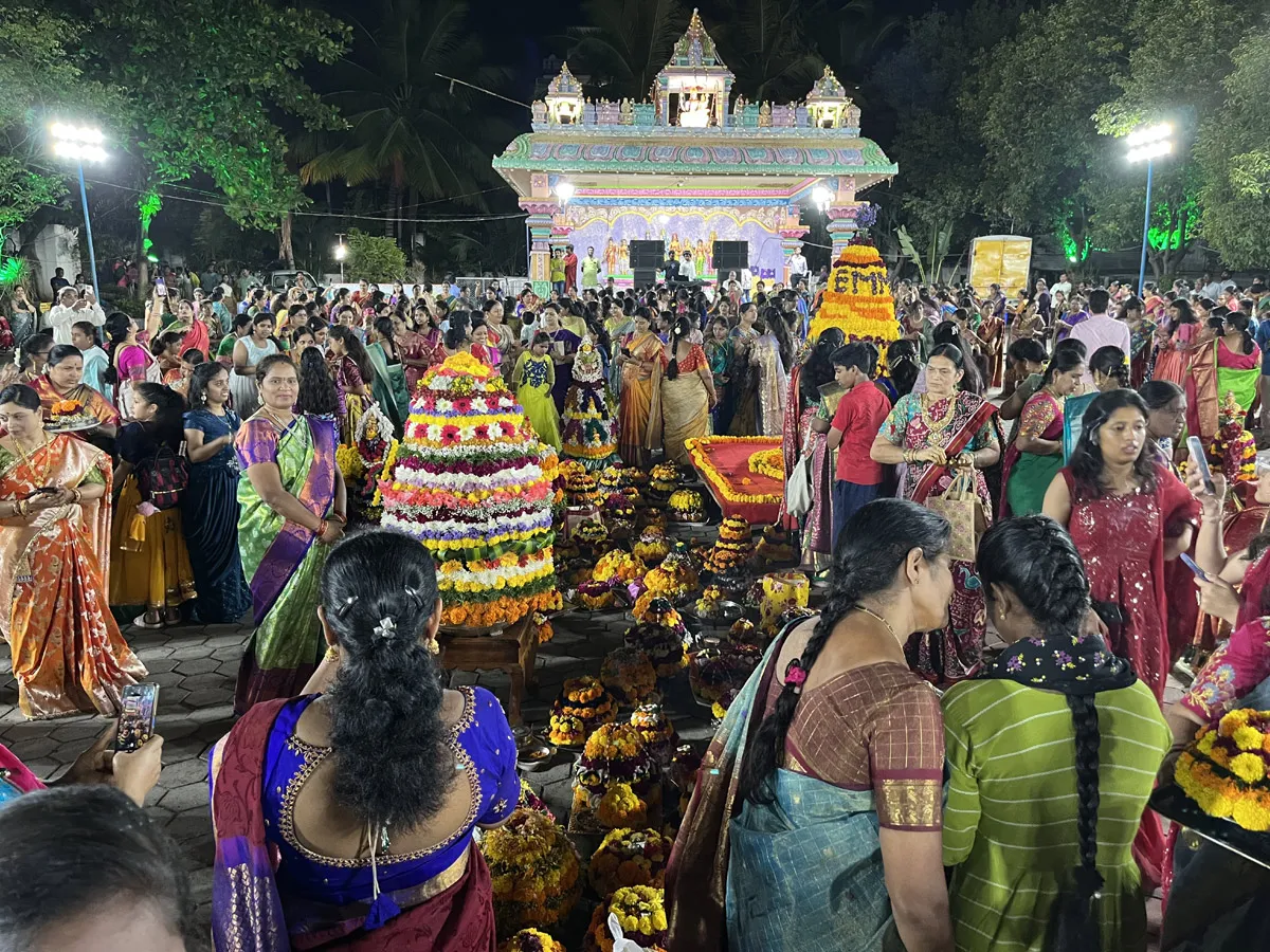 Grand Celebrations of Saddula Bathukamma in Telangana Photos