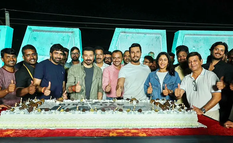 Sunny Deol’s 67th birthday on sets of Jaat Photos