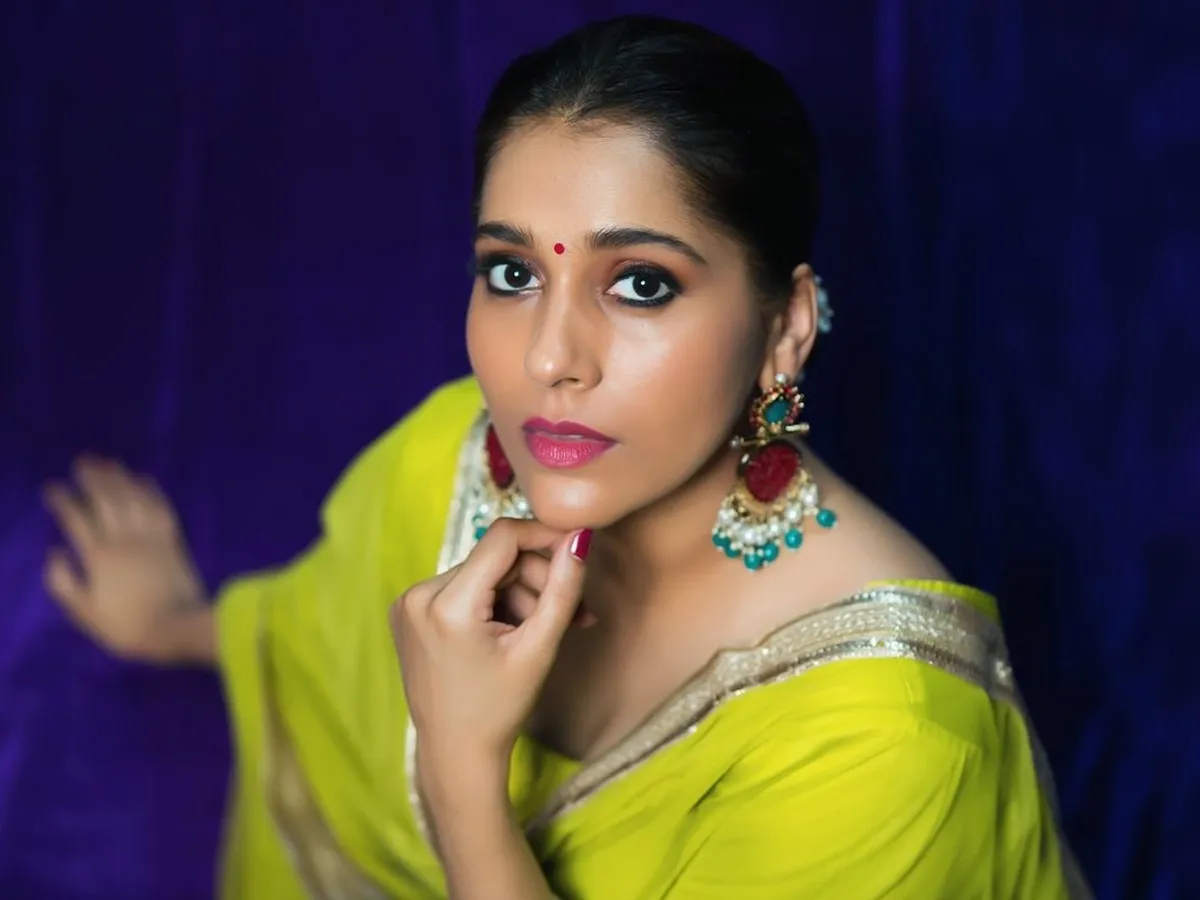 Actress Rashmi Gautam HD Photo Gallery