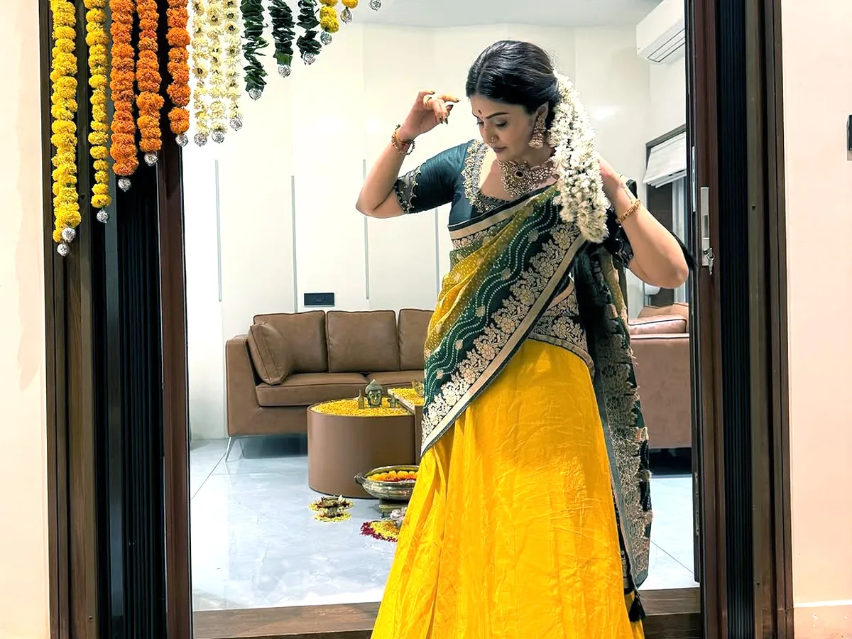 Anchor Sreemukhi New Photos HD