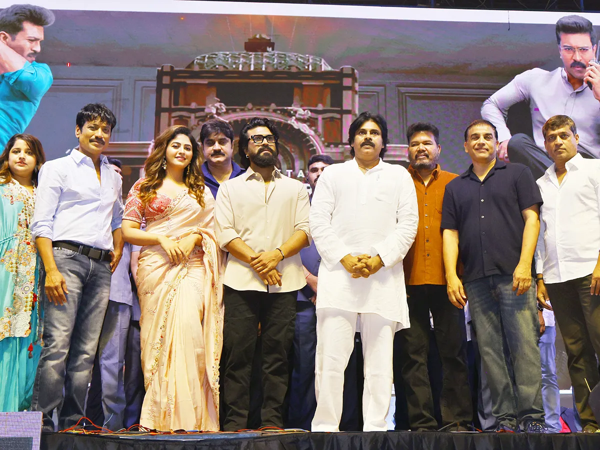 Hero Ramcharan  Game Changer Pre Release Event Photos