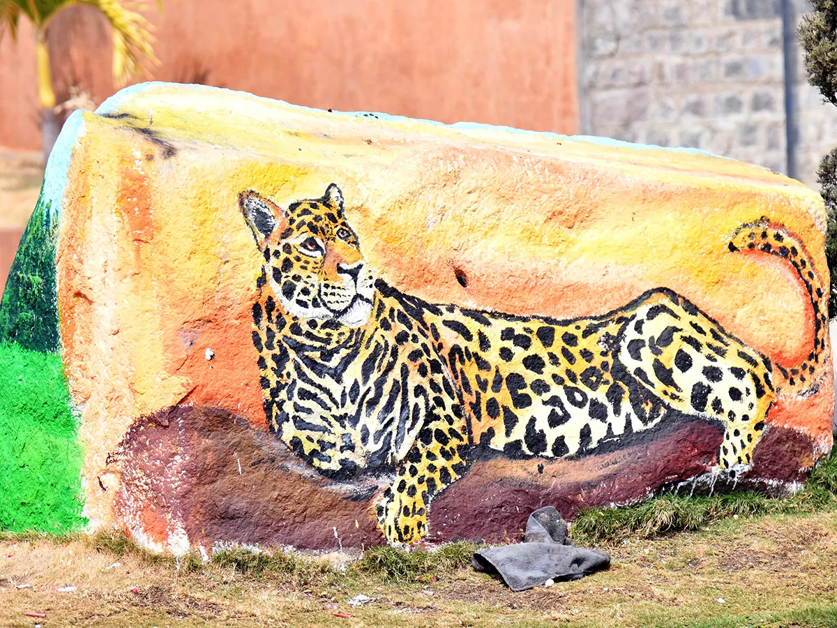 Wild Animals paintings on Hyderabad Roads By GHMC