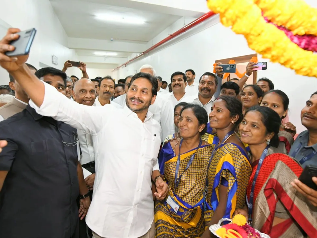 YS Jagan Inaugurates YS Raja Reddy Eye Centre at Pulivendula Photos6