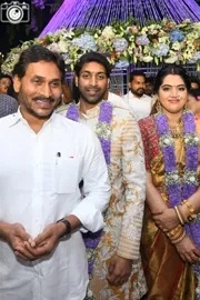 YS Jagan mohan reddy attends a marraige at Tenali creates a lot of excitement among fans5