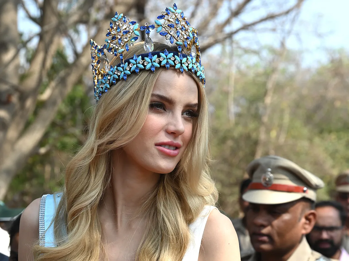 miss world kristyna pliskova in kbr park hyderabad7