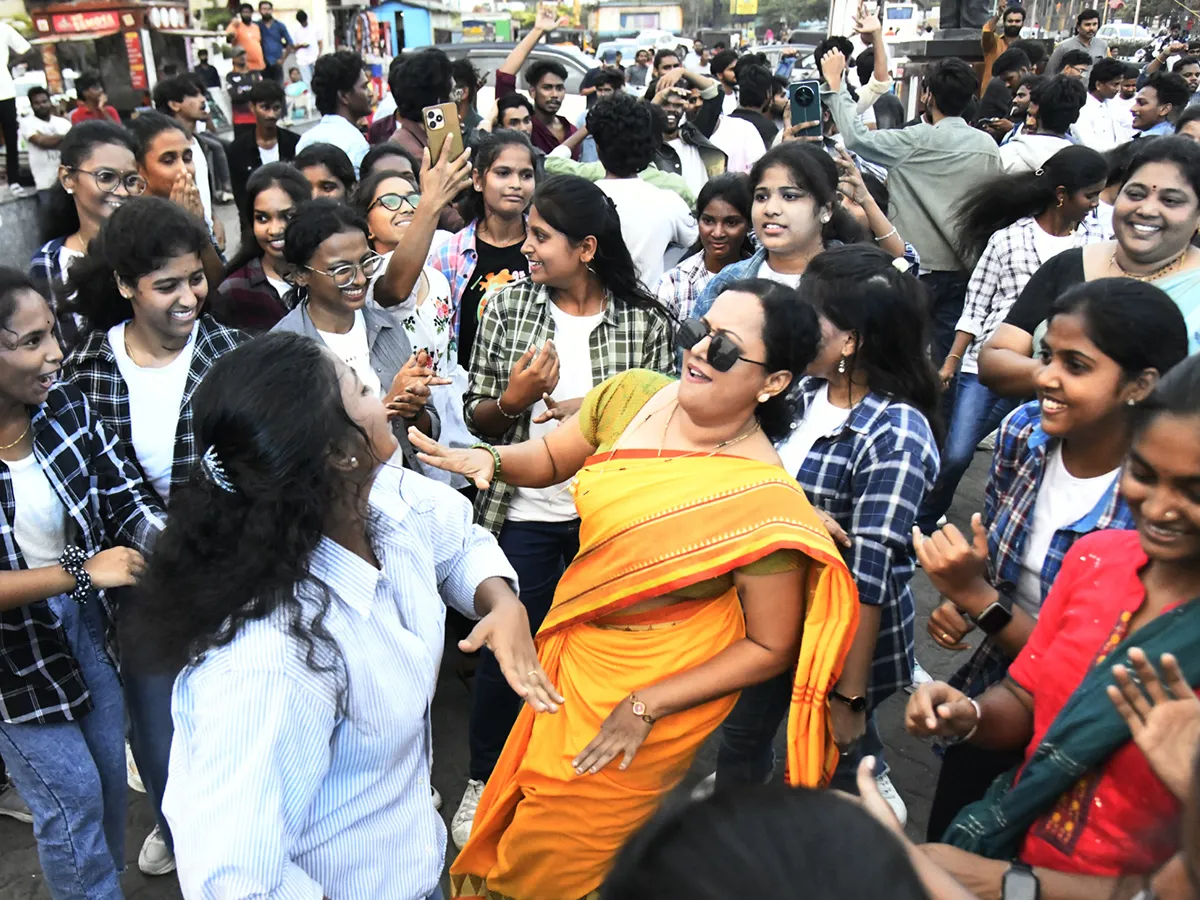 Students stage flashmob on Visakhapatnam Beach Road1