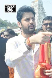 Nitin Visited Tirumala Temple Ahead of Robinhood Release Photos7
