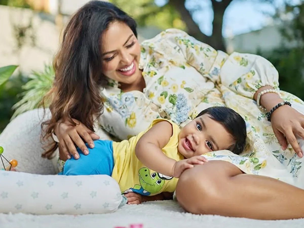 Amala Paul Adorable photos with her son Ilai2