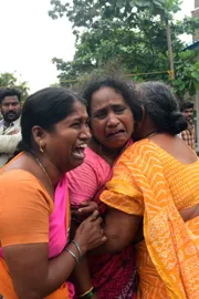Simhachalam appanna temple tragedy relatives of deceased mourn at Visakhapatnam photos1