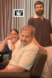 Hero Vijay Deverakonda Dinner With Family, Photos Goes Viral1