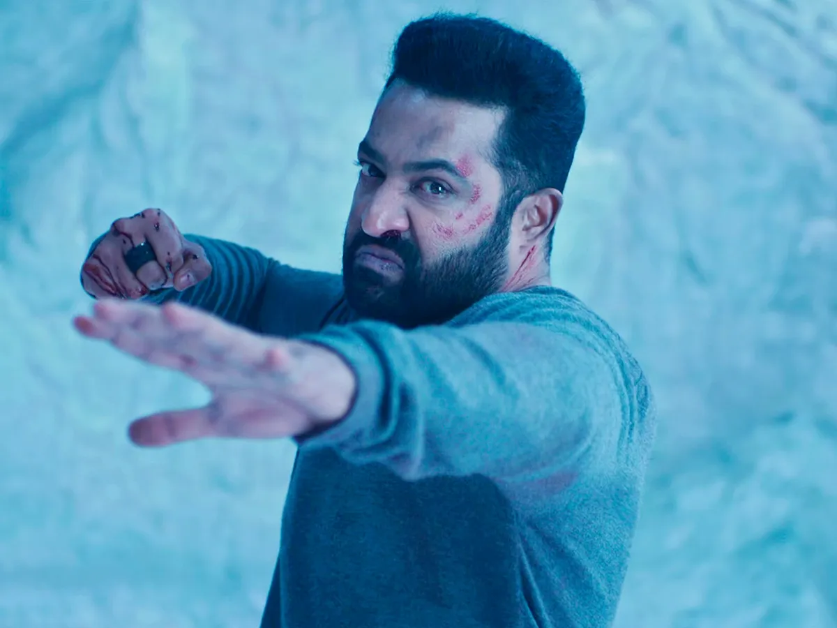 'వార్‌ 2' మొదలైంది.. టీజర్‌లో ఈ షాట్స్‌ గమనించారా? (ఫోటోలు)