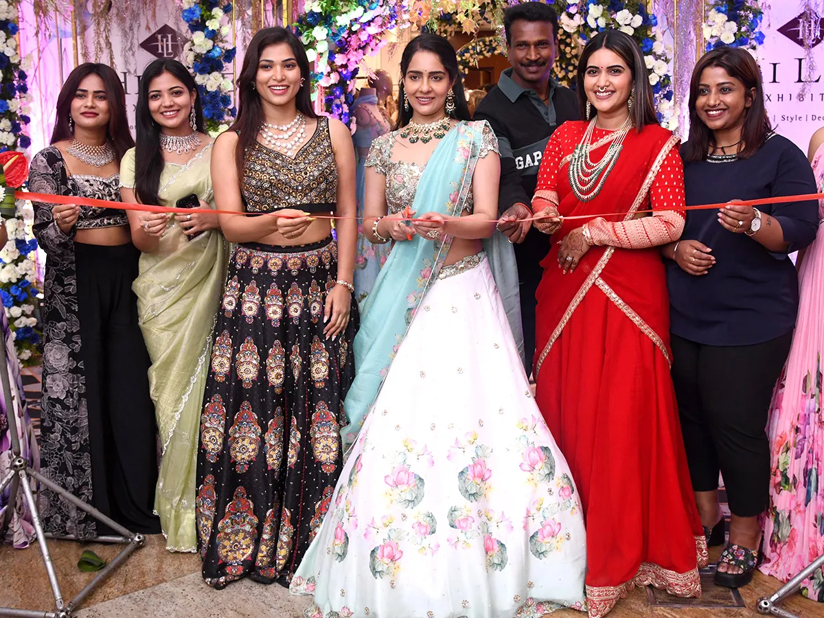 మాదాపూర్ : హైలైఫ్ ఎగ్జిబిషలో మోడల్స్ సందడి (ఫొటోలు)