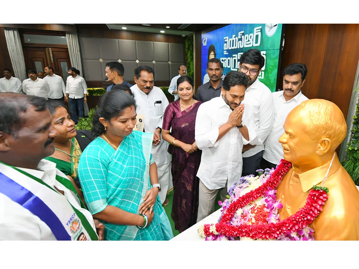 మీ తెగువకు హ్యాట్సాఫ్‌: వైఎస్‌ జగన్‌ (ఫోటోలు)