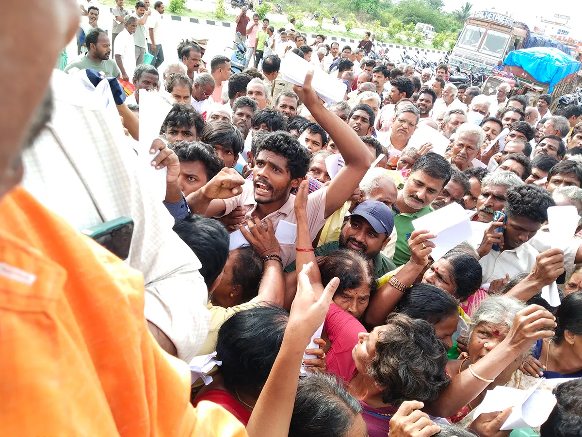 చిత్తూరు :  రోడ్డెక్కిన మామిడి రైతులు..పట్టించుకోని కూటమి సర్కార్‌ (ఫొటోలు)