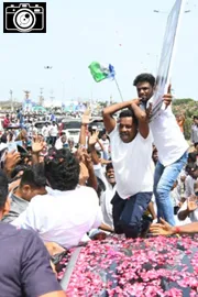 YS Jagan Consoles Nagamalleswara Rao Family Sattenapalli Tour3