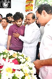 KCR Emotional On Seeing MLA Maganti Gopinath Photos6