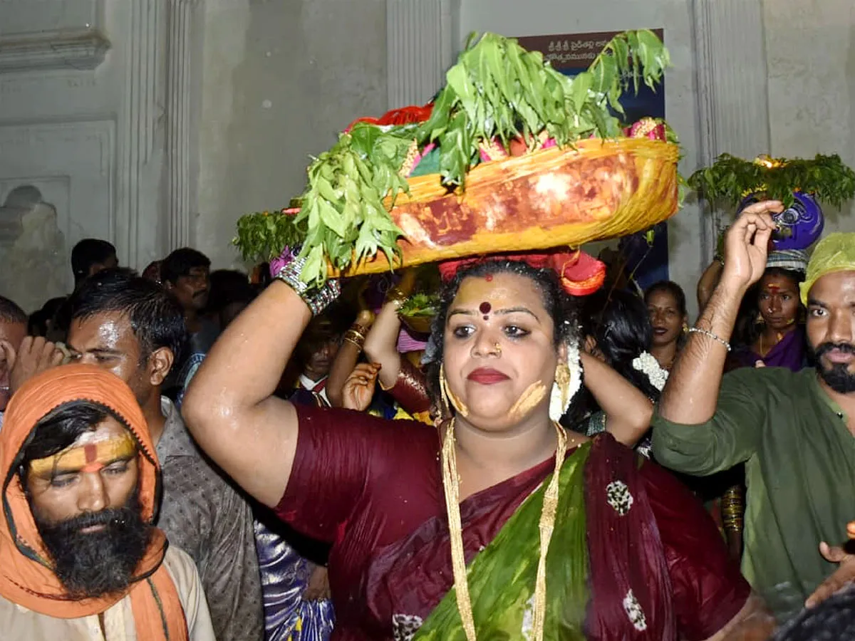 విజయనగరం: శ్రీ విజయ సాగర దుర్గా మల్లేశ్వర  అమ్మవారి ఆషాడం సారే (ఫొటోలు)