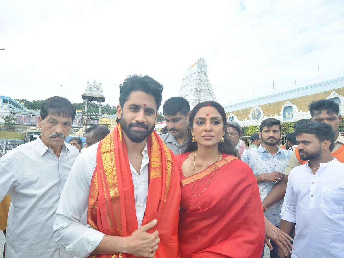 తిరుమల శ్రీవారిని దర్శించుకున్న నాగచైతన్య దంపతులు (ఫోటోలు)