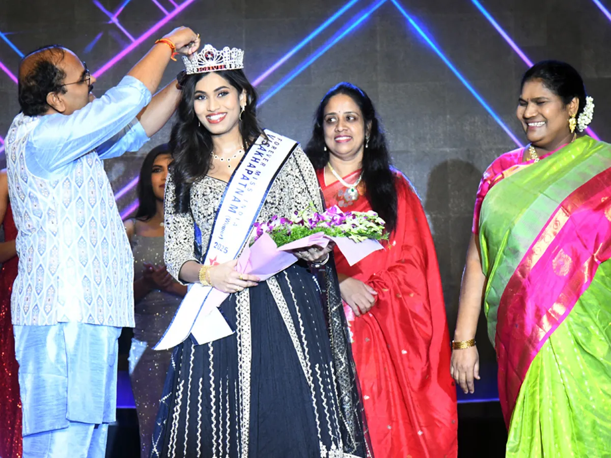 ‘మిస్‌ విశాఖ’గా డాక్టర్‌ సృజన (ఫొటోలు)