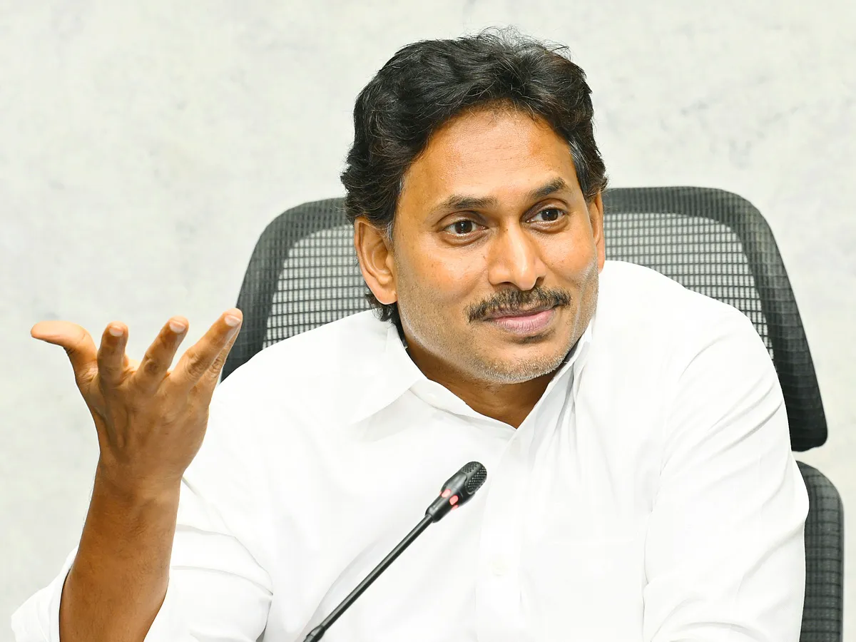 ఏపీలో అసలు ప్రభుత్వం ఉందా?: వైఎస్‌ జగన్‌ (ఫోటోలు)