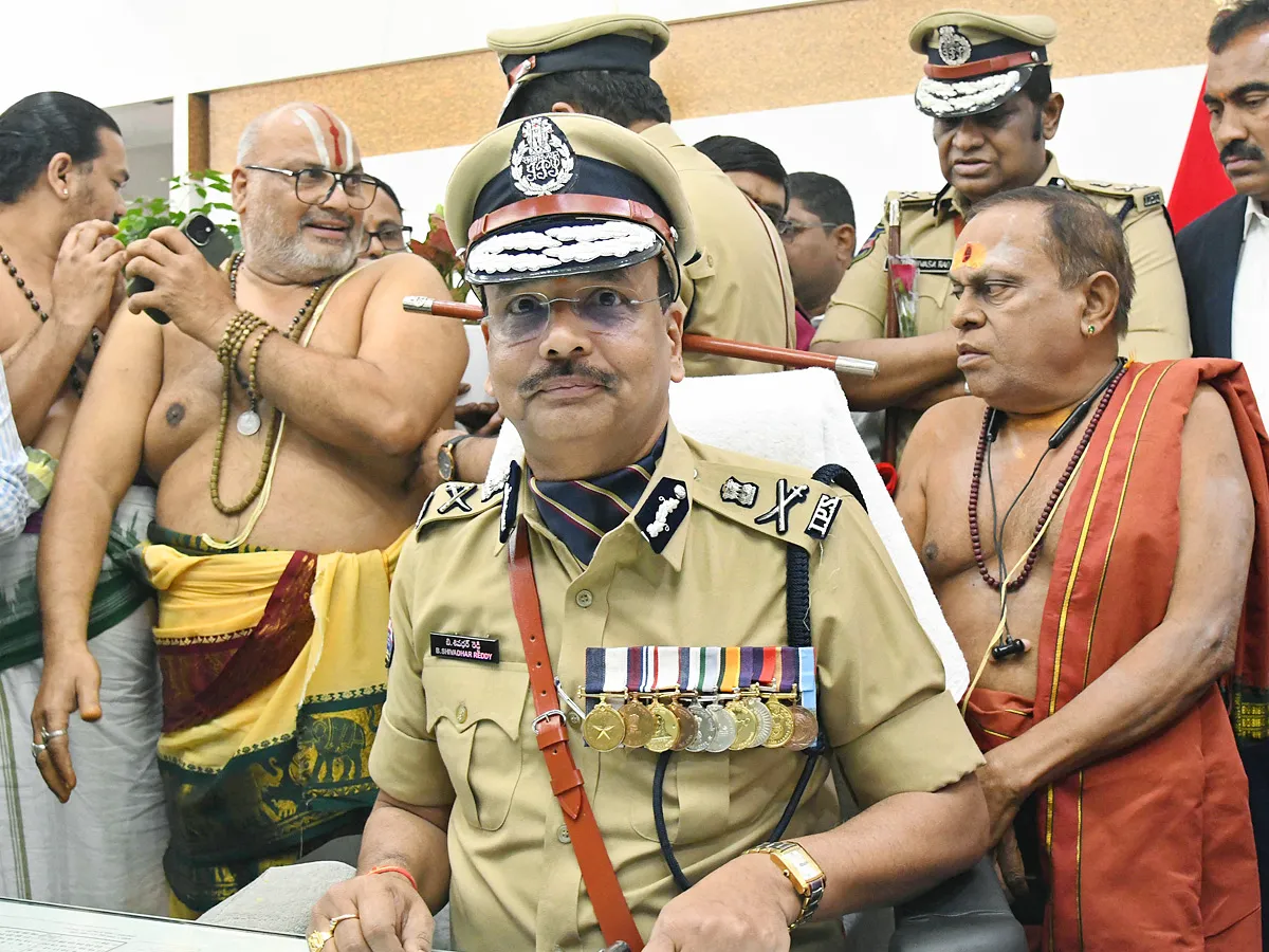 తెలంగాణ డీజీపీగా శివధర్‌రెడ్డి బాధ్యతల స్వీకరణ (ఫొటోలు)