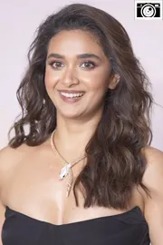 Star Actress Dazzles At Jewellery exhibition Photos4