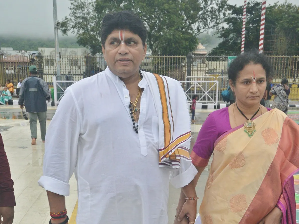 తిరుమల శ్రీవారి సేవలో కమెడియన్ రఘు (ఫోటోలు)