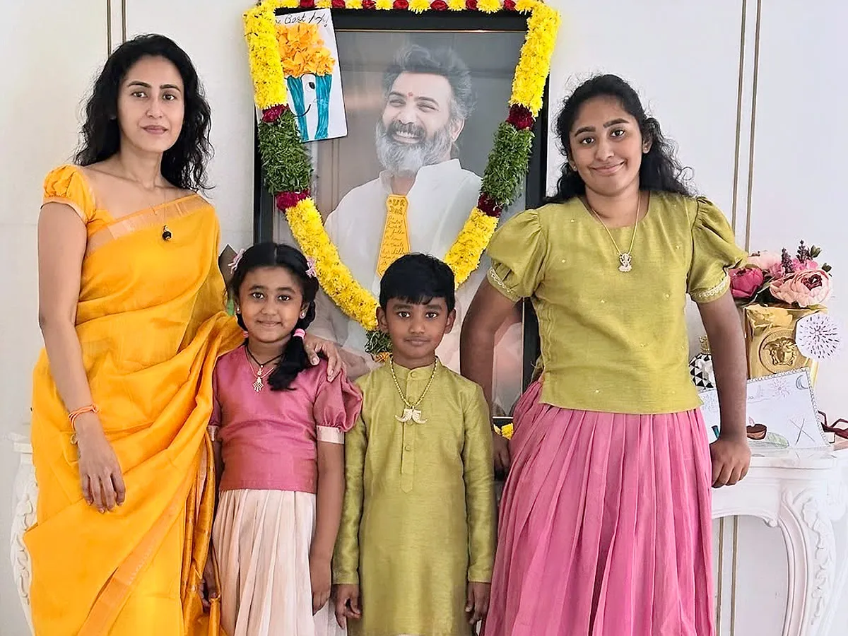 పిల్లలతో తారకరత్న సతీమణి అలేఖ్య దీపావళి సెలబ్రేషన్స్ (ఫొటోలు) 