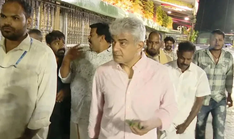 తిరుమల శ్రీవారిని సేవలో హీరో అజిత్ (ఫొటోలు)